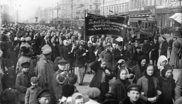 Women's_manifestation_inPetrograd,_1917 Women's_manifestation_inPetrograd,_1917